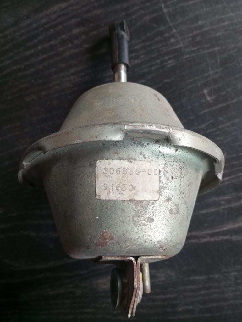 Pot dépression d'ouverture de phare MATRA Bagheer LesAnciennes.com