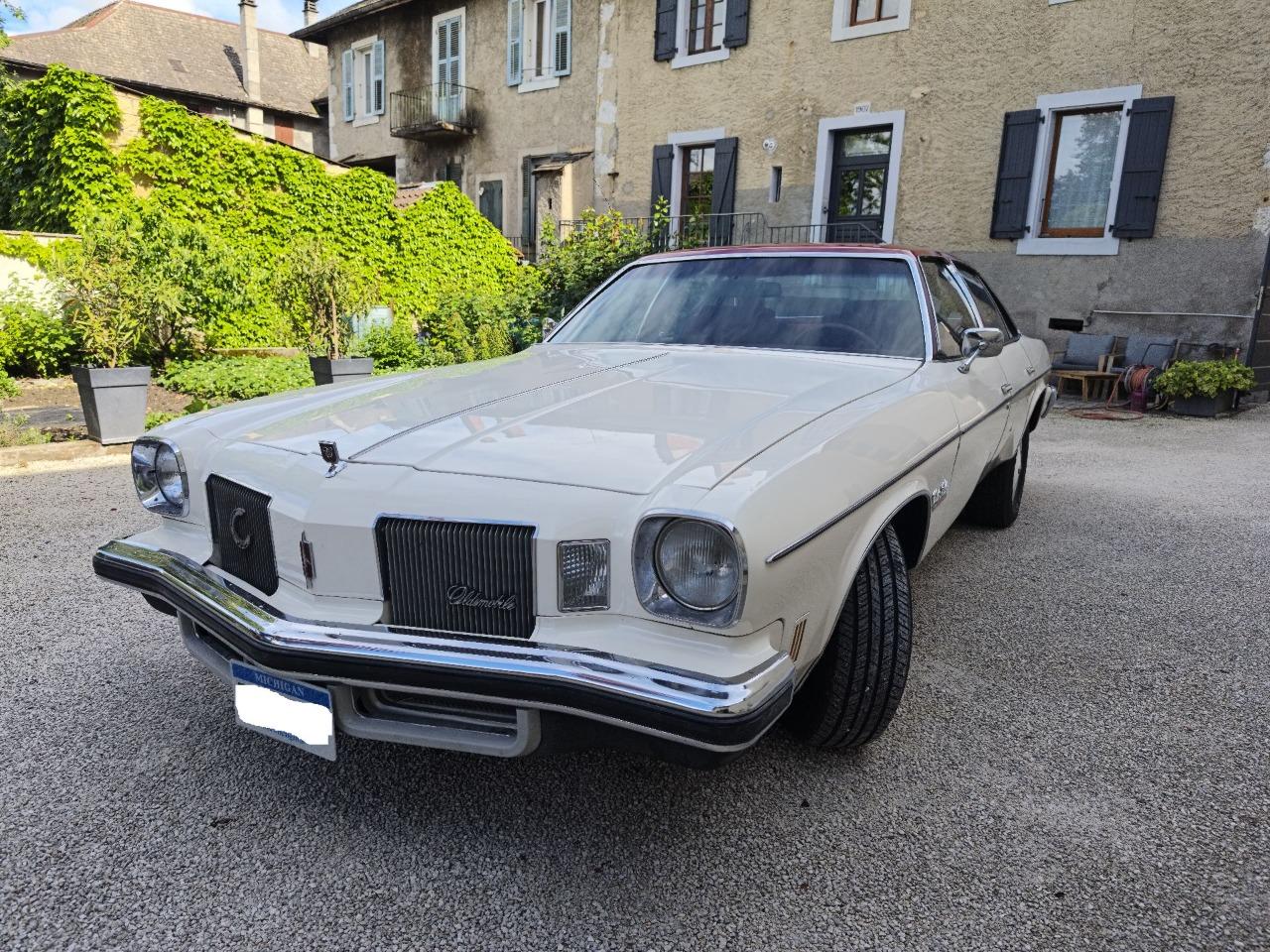 OLDSMOBILE Cutlass Supreme Salon - 1974 LesAnciennes.com