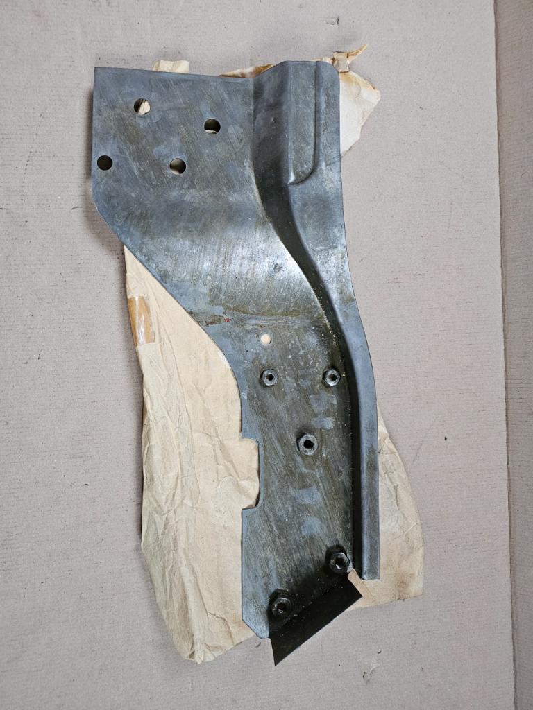 Piece de longeron CITROEN SM LesAnciennes.com