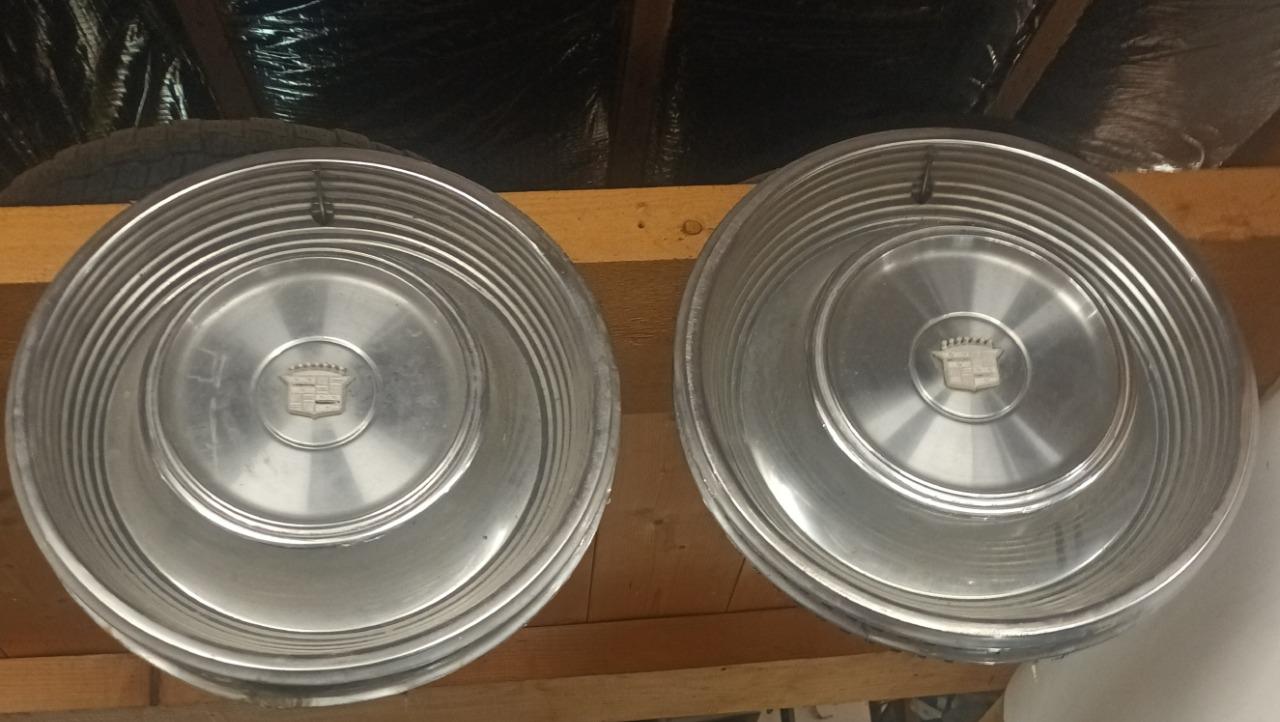 Enjoliveurs CADILLAC Coupé de Ville LesAnciennes.com