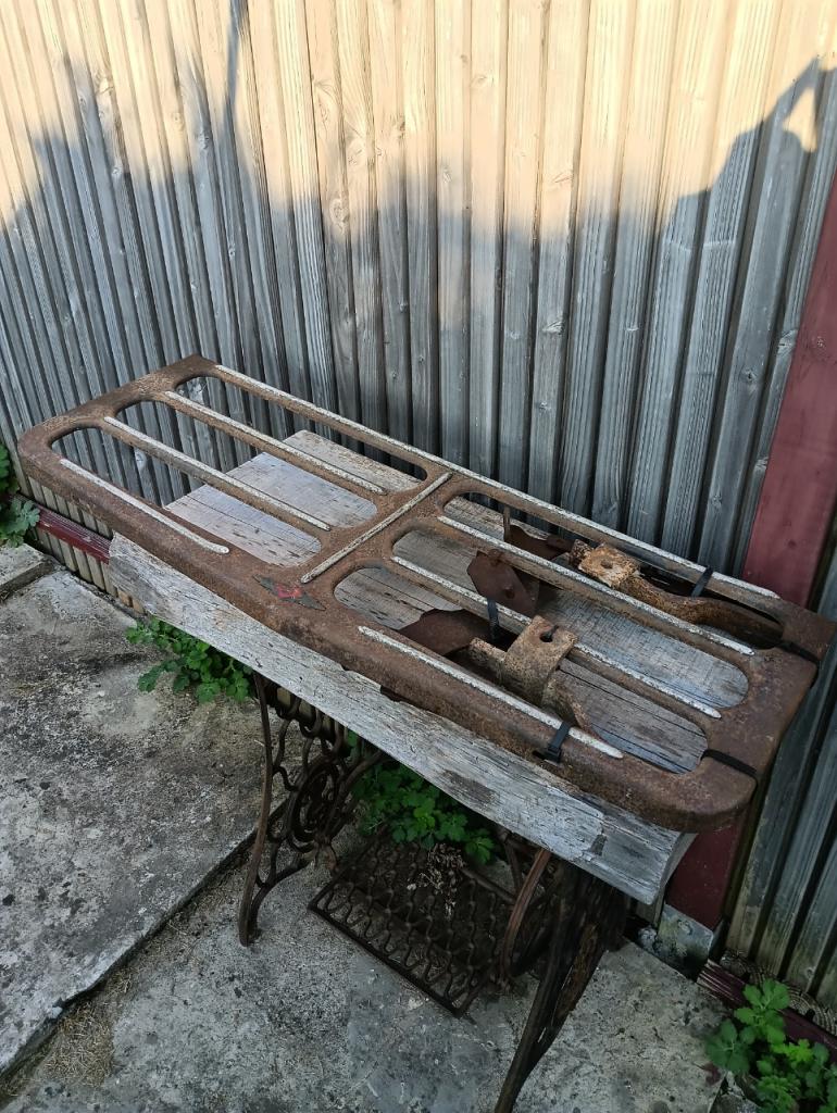 Porte bagage Peugeot 302 .402 LesAnciennes.com