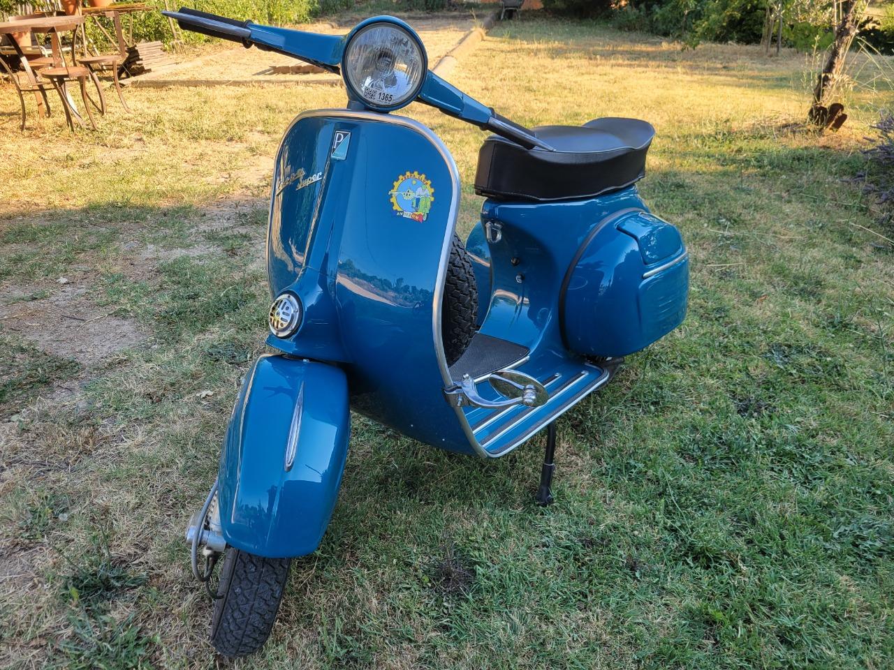 PIAGGIO Vespa Super vnc1t - 1966 LesAnciennes.com