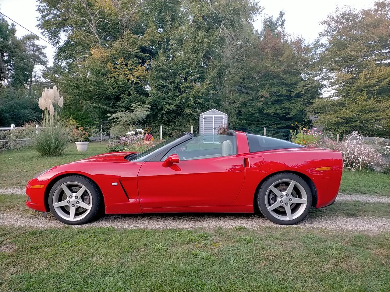 CHEVROLET Corvette C6 LS2. BVM - 2005 LesAnciennes.com