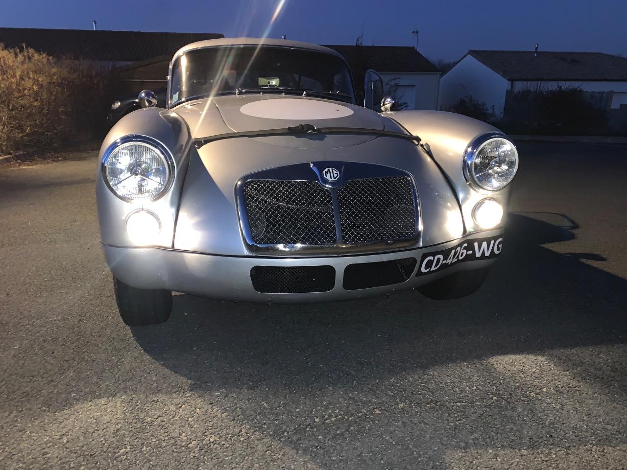 MG MGA Coupé - 1960 LesAnciennes.com