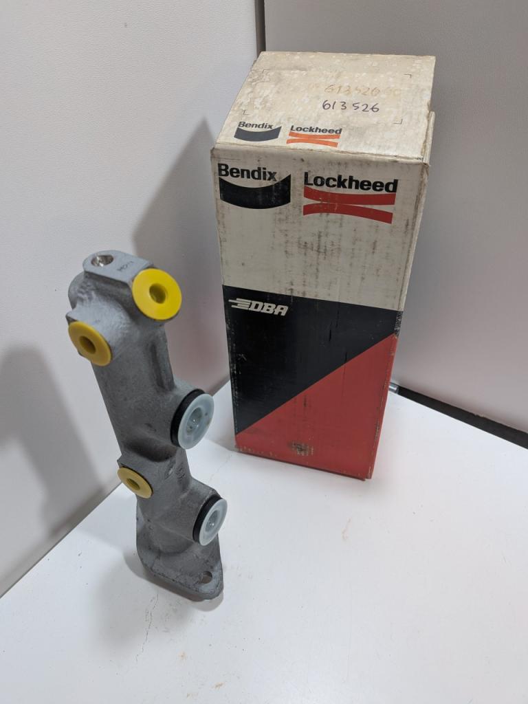 Maitre cylindre peugeot 504 505 bendix neuf 613526 LesAnciennes.com
