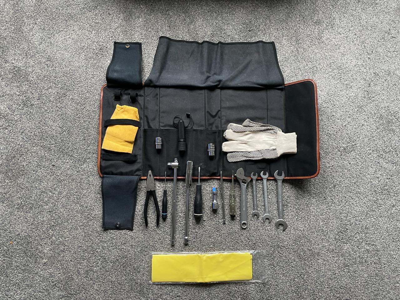 Trousse à outils d'origine Alfa Romeo USAG LesAnciennes.com