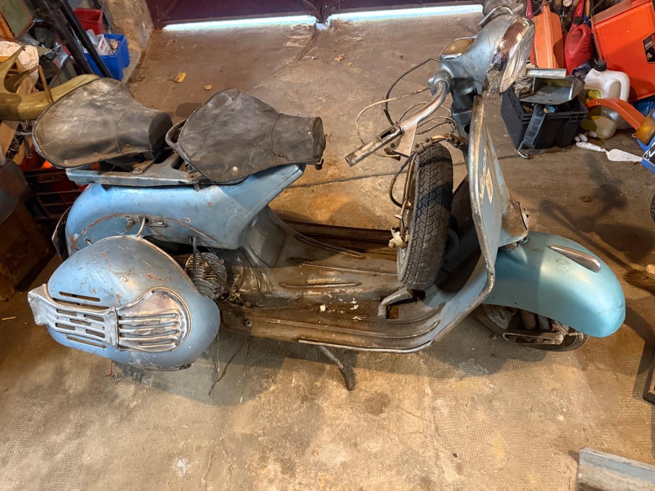 ACMA Vespa 125 CM - 1958 LesAnciennes.com