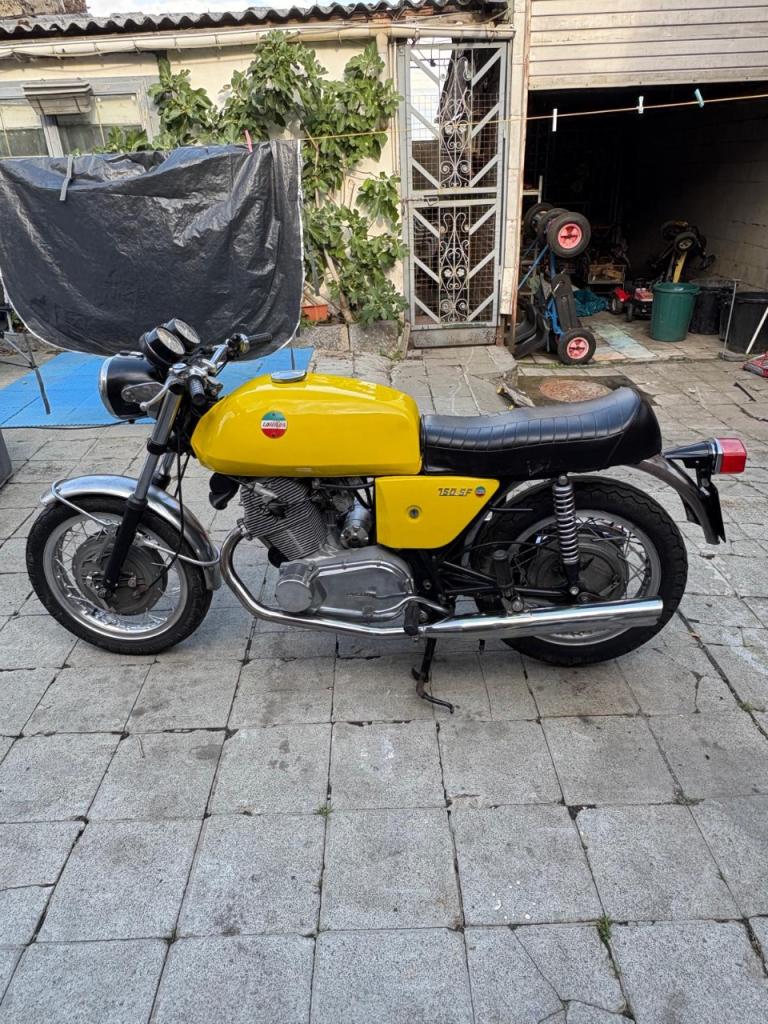 LAVERDA 750 SF - 1972 LesAnciennes.com