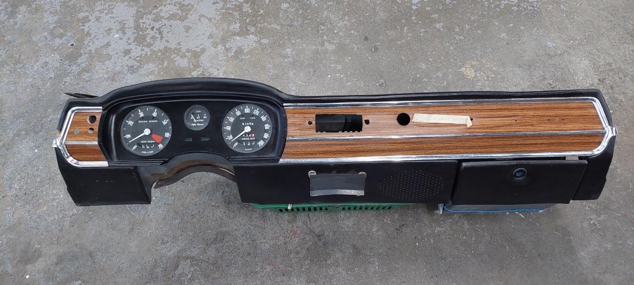 Tableau de bord Alfa Roméo 1750 berline et Giulia LesAnciennes.com