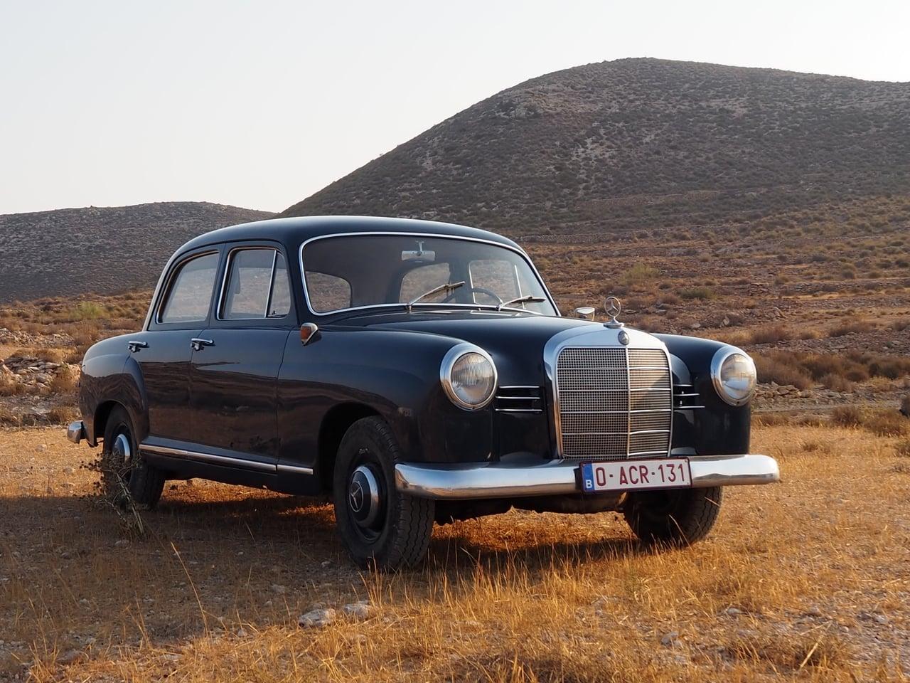 1960 Mercedes-Benz 180 Ponton W120 LesAnciennes.com