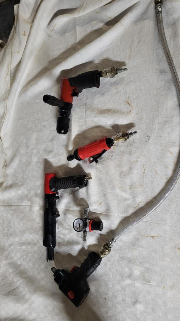 Lot d'outils pneumatiques LesAnciennes.com