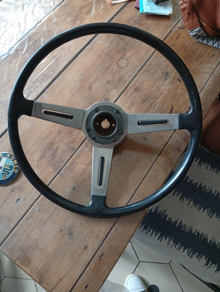 Volant ALFA ROMEO Giulia LesAnciennes.com