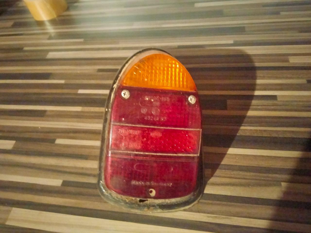 Feu arrière VOLKSWAGEN Coccinelle LesAnciennes.com