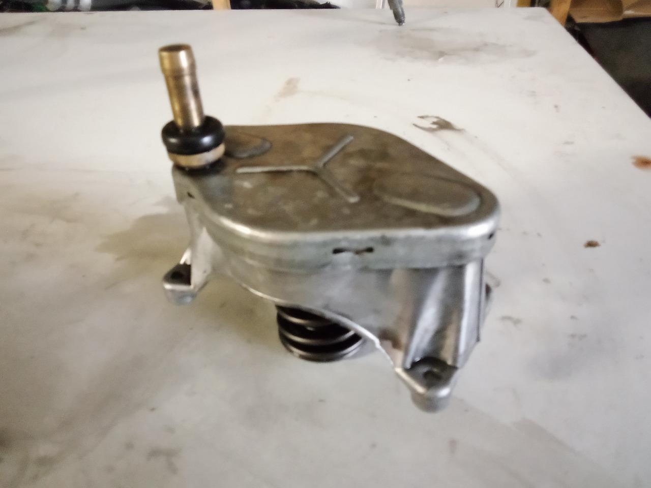 BMW E30/28/34 324td / 524 td pompe à vide LesAnciennes.com