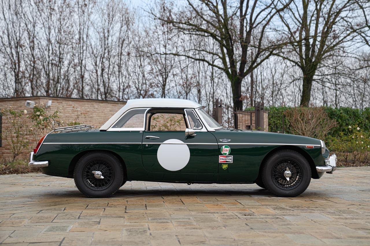 MG B ROADSTER - 1967 LesAnciennes.com