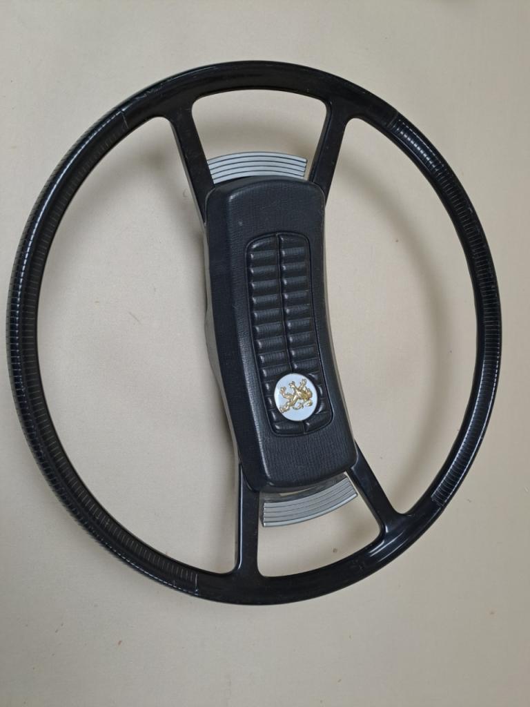 Volant PEUGEOT 504 LesAnciennes.com