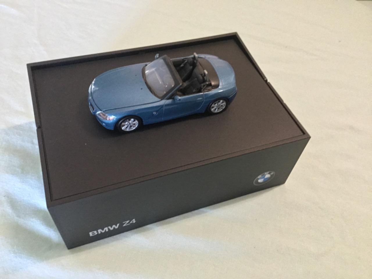 BMW Z4 cabriolet LesAnciennes.com