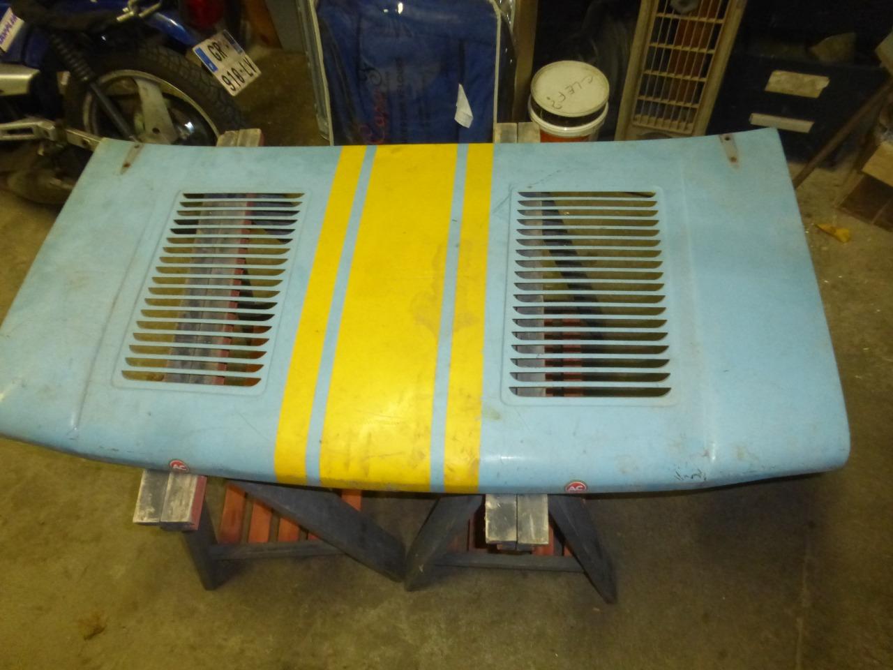 Capot de SIMCA 1000 LesAnciennes.com