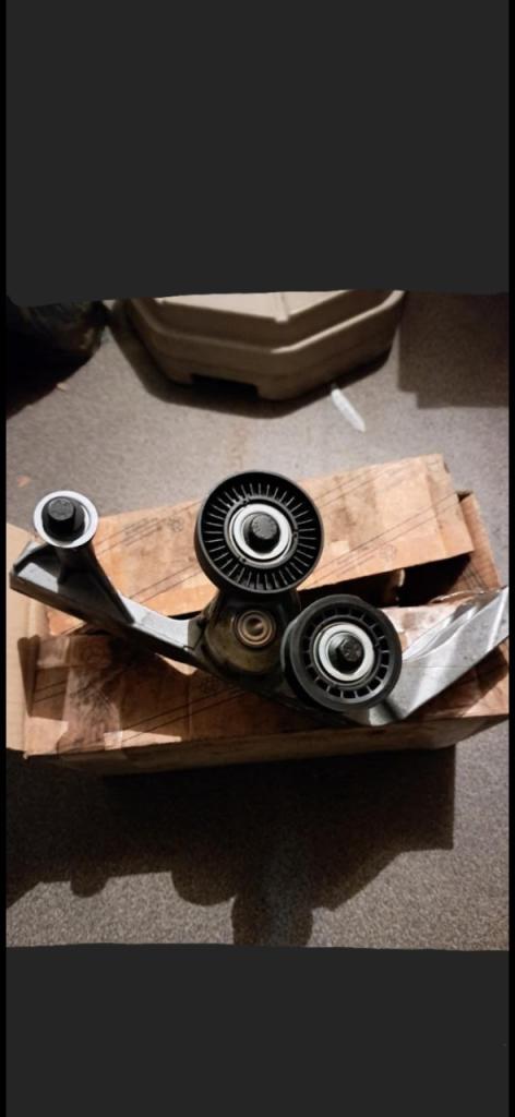 Lot de pièces MERCEDES Divers , un peu tous LesAnciennes.com