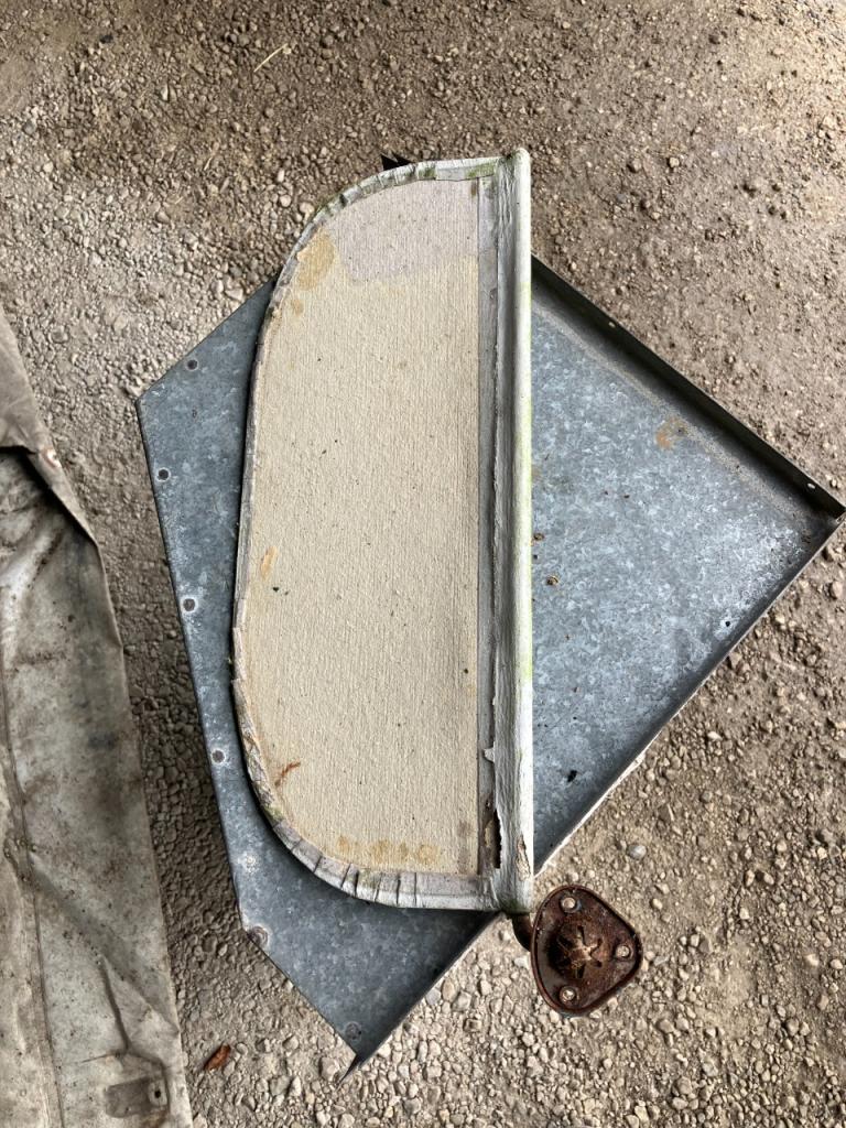 Pare soleil RENAULT Estafette LesAnciennes.com