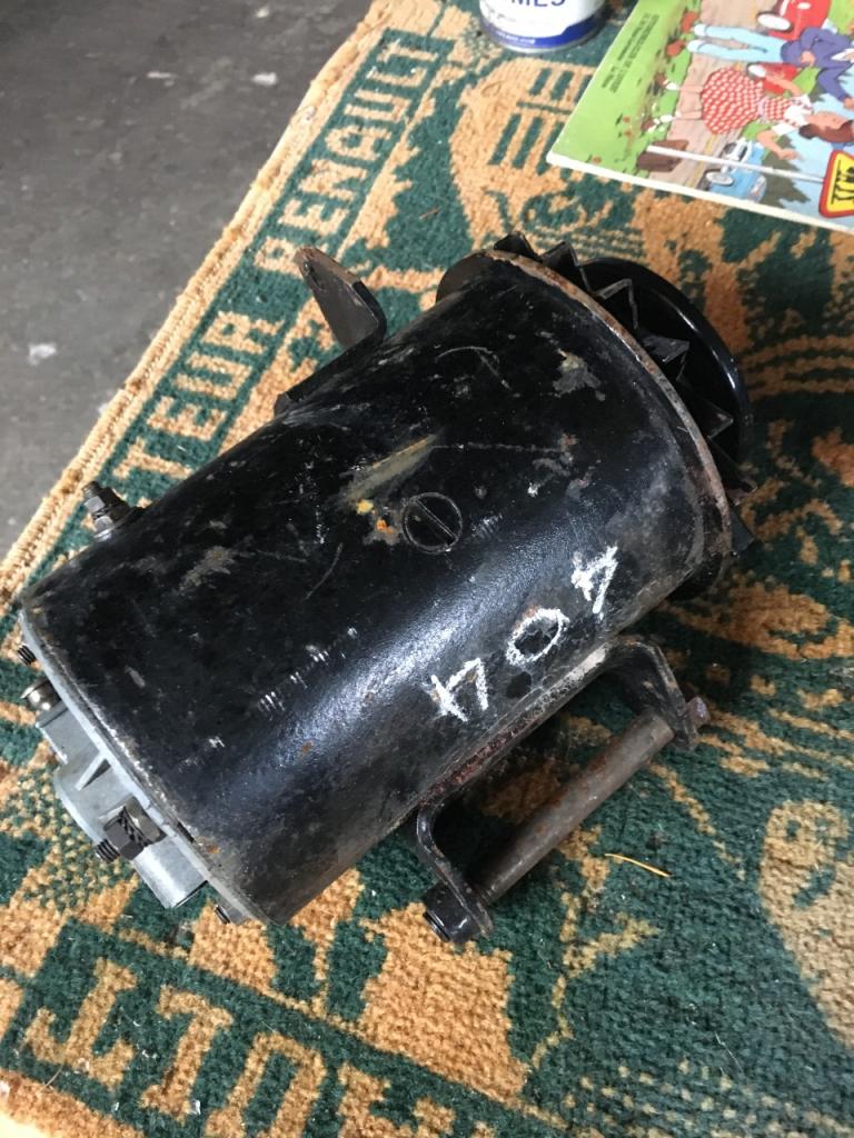 Dynamo PEUGEOT 404 LesAnciennes.com