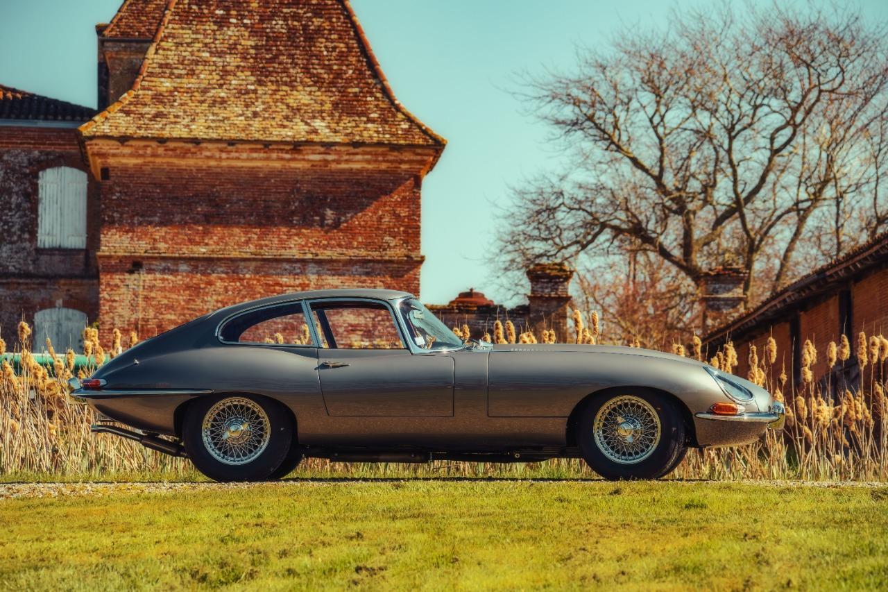 JAGUAR Type E FHD - 1965 LesAnciennes.com