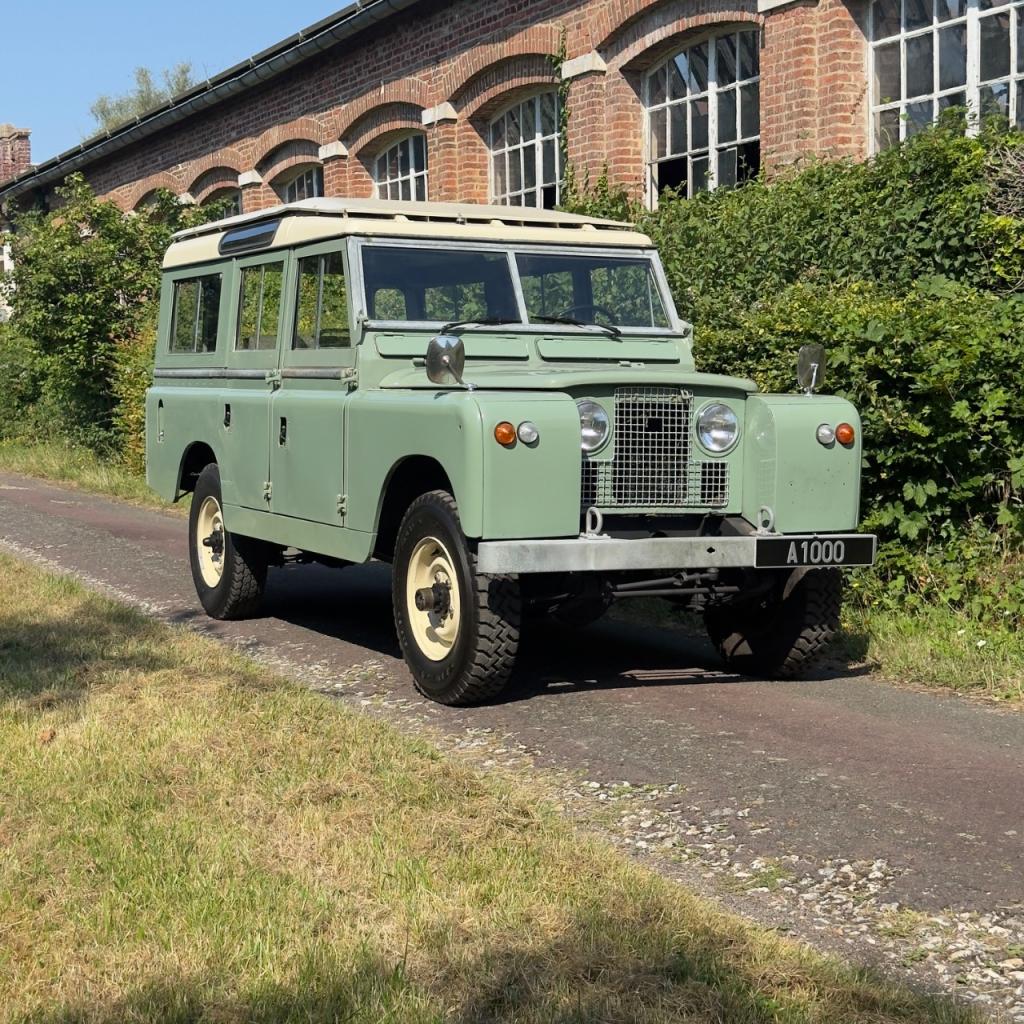 LAND ROVER 109 S2A - 9 places - 1967 LesAnciennes.com