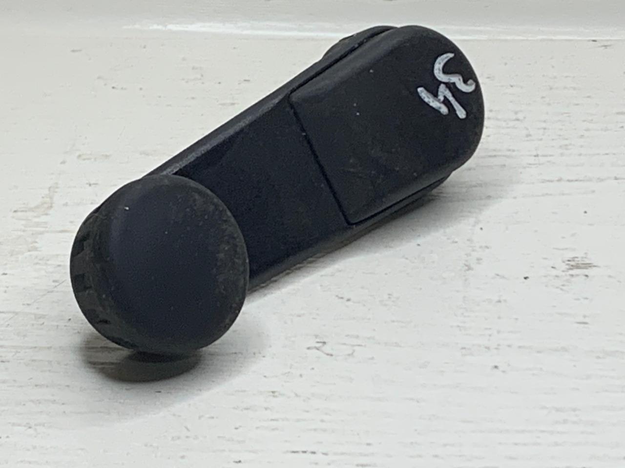 Manivelle porte BMW E34- 51.32.8.181.385 LesAnciennes.com
