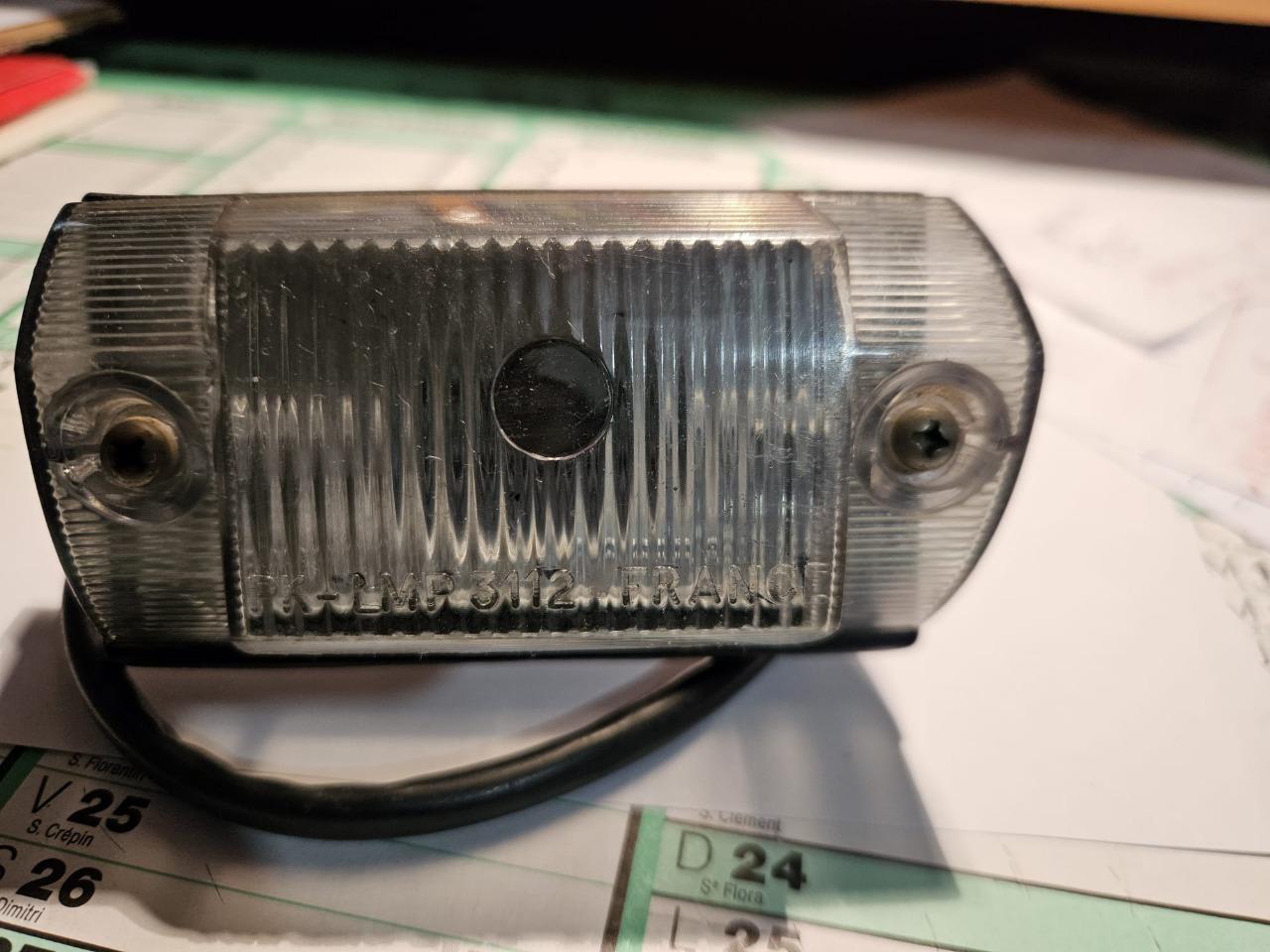 FEU COMPLET AVANT DROIT SIMCA 1300 1500 LesAnciennes.com