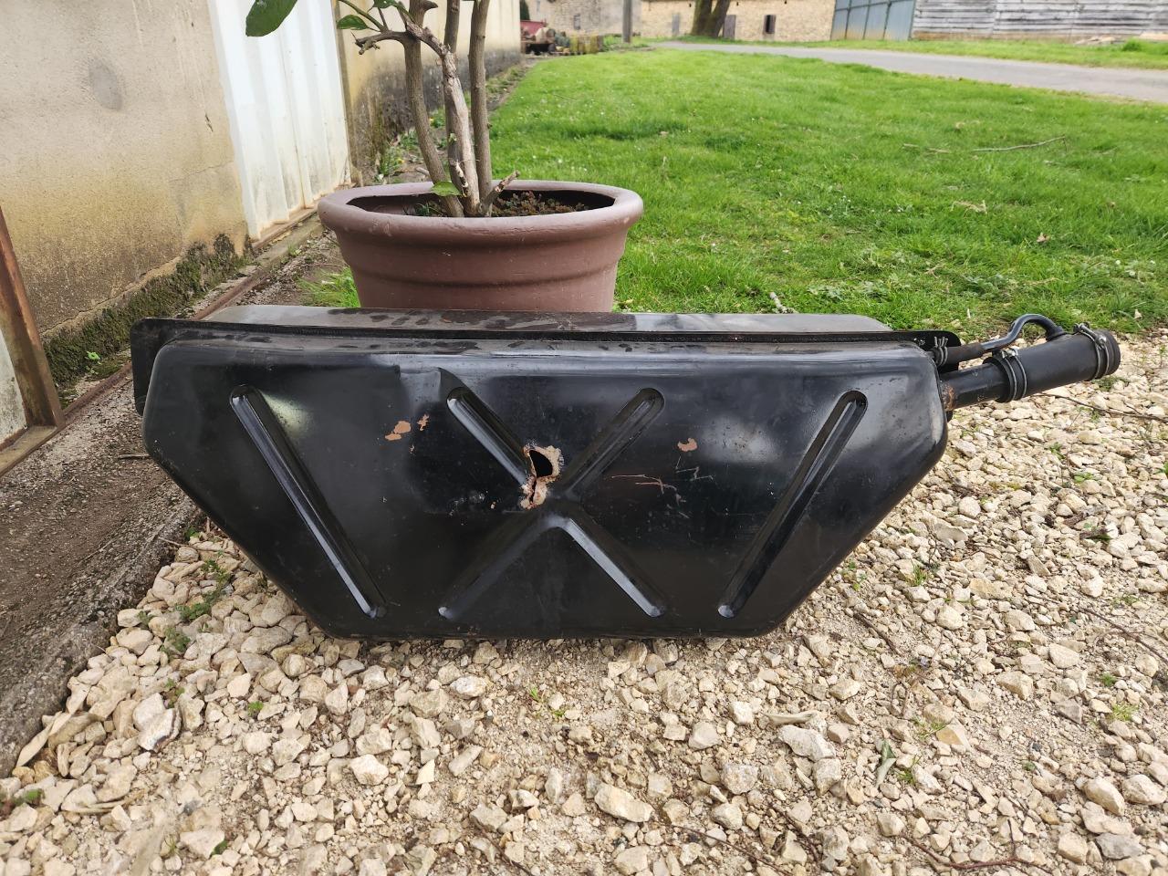 Recherche reservoir TRIUMPH 2000 MKI LesAnciennes.com