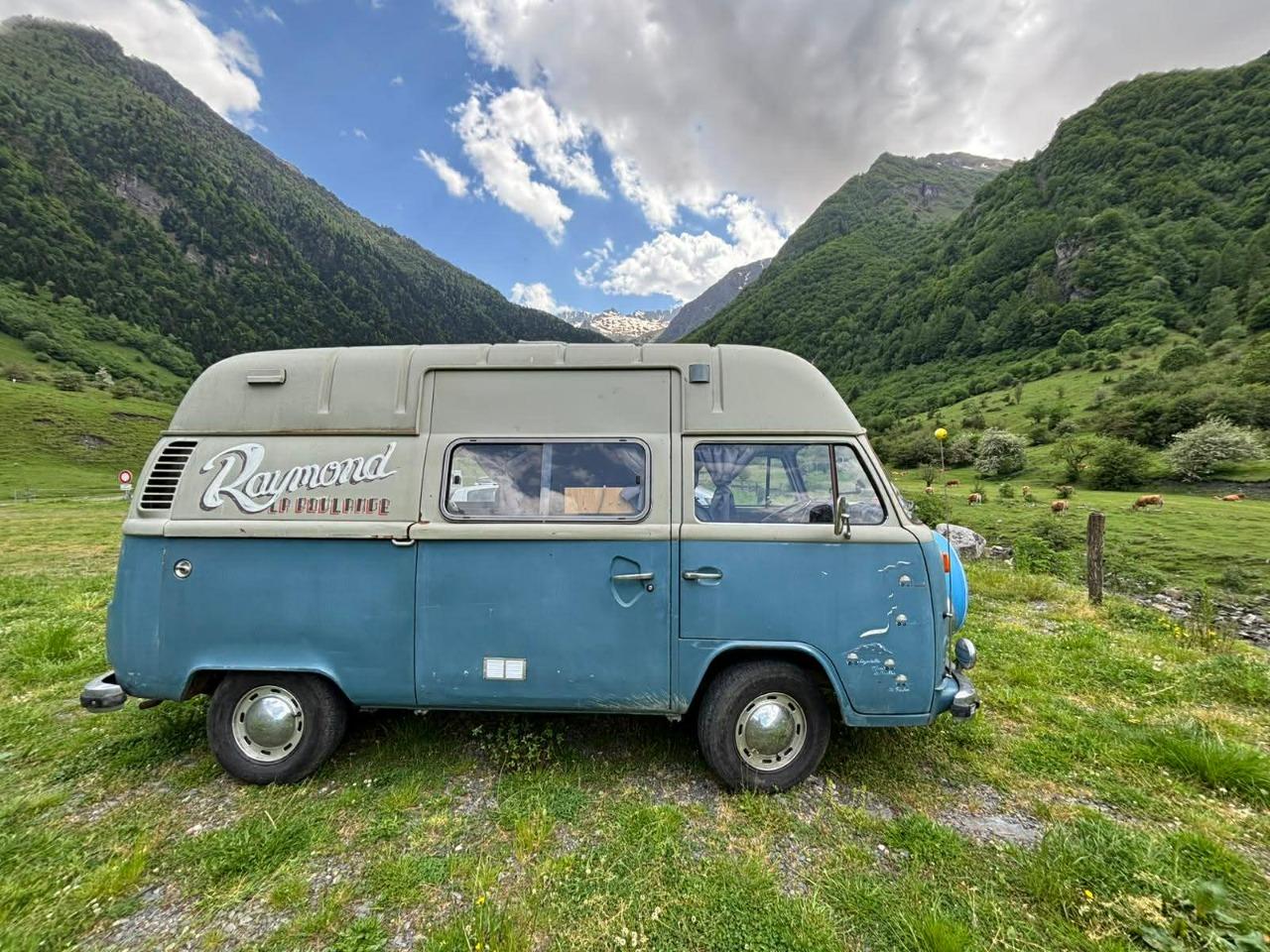 VOLKSWAGEN Combi T2b High-Roof - 1976 LesAnciennes.com