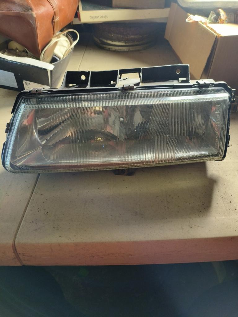 Citroën Xantia Phare avant gauche LesAnciennes.com