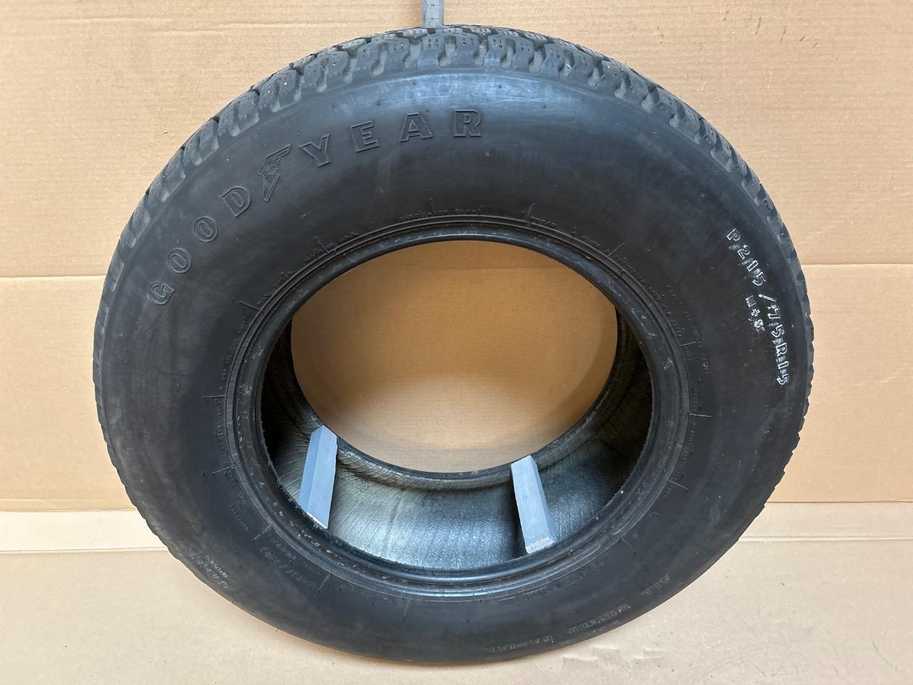 Pneus GOOD YEAR 4 PNEUS Tout saisons 215/75R15 M+S LesAnciennes.com