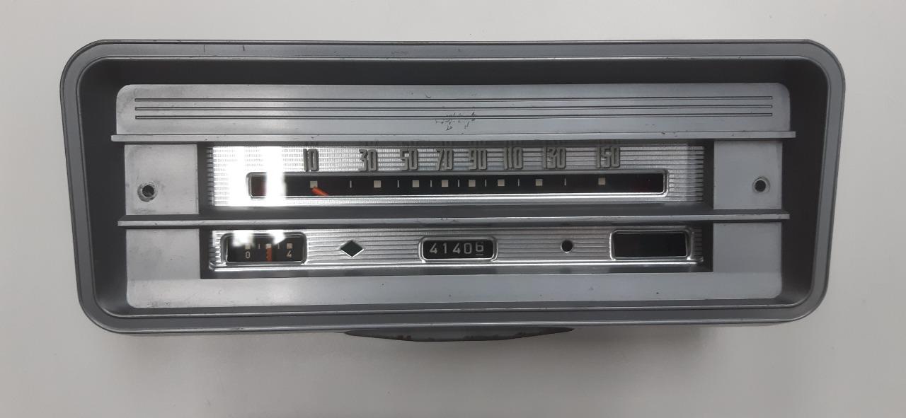 Tableau de bord Renault 8 LesAnciennes.com