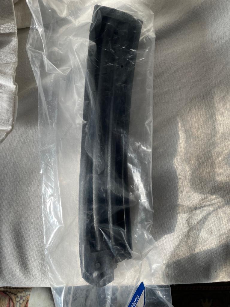 JOINT CAPOTE HJB7780AA droite LesAnciennes.com