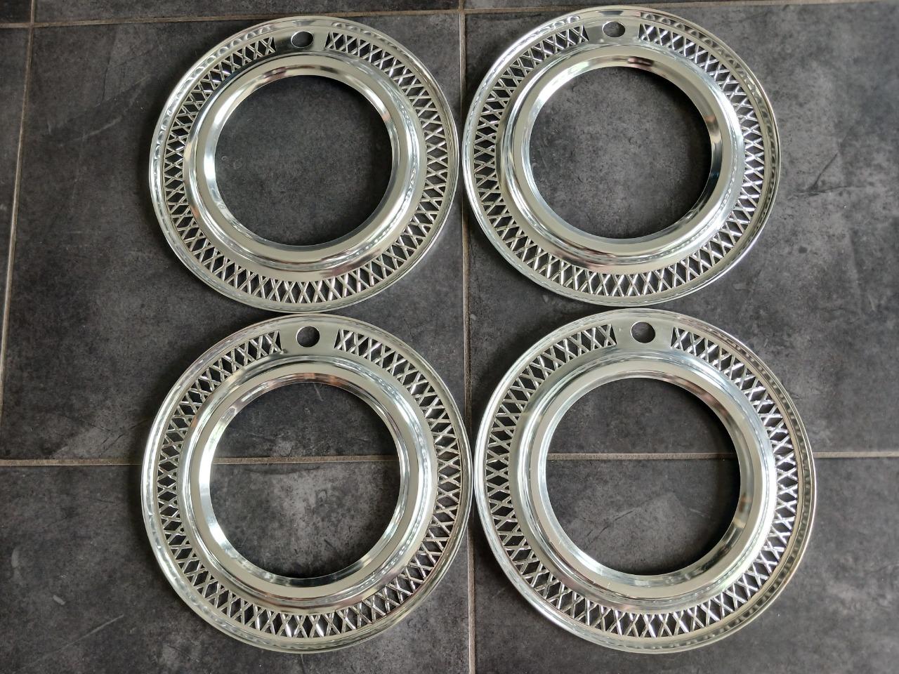 Couronnes d'enjoliveurs RENAULT 12 (R12) LesAnciennes.com