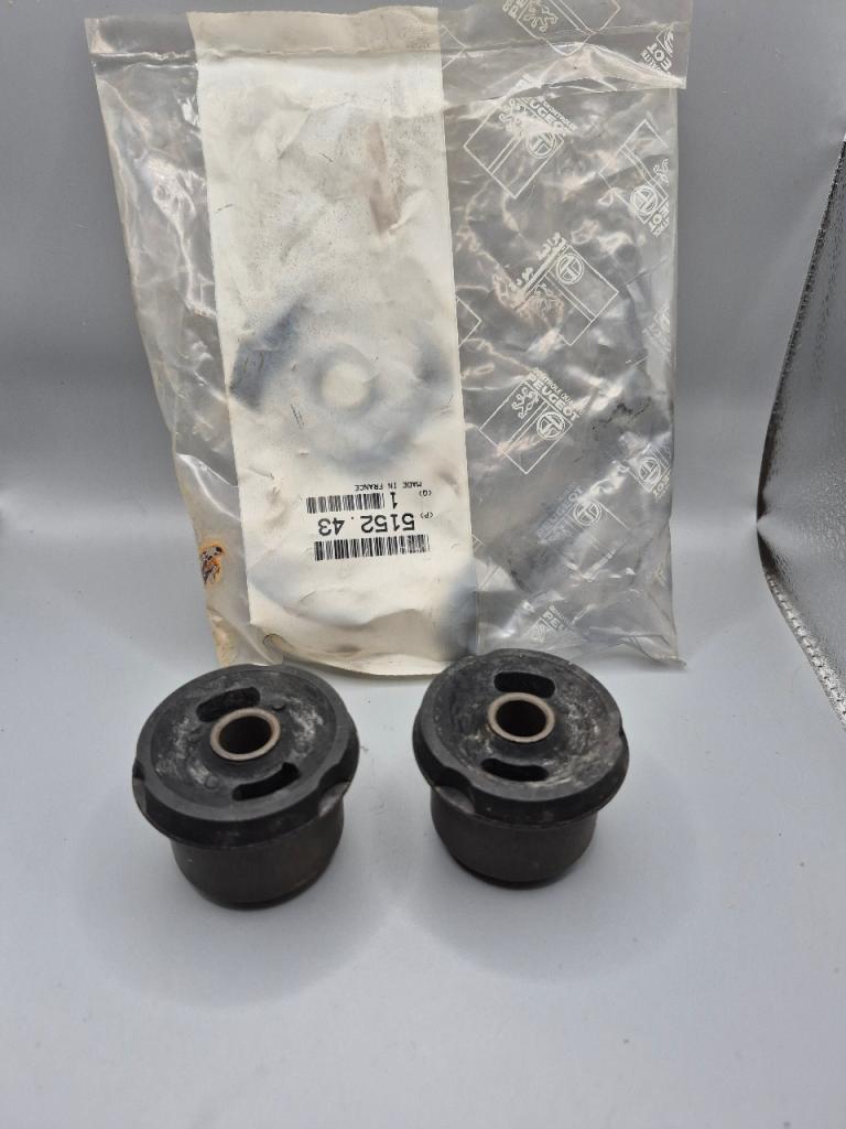 SilentBloc Train AR Peugeot 305 LesAnciennes.com