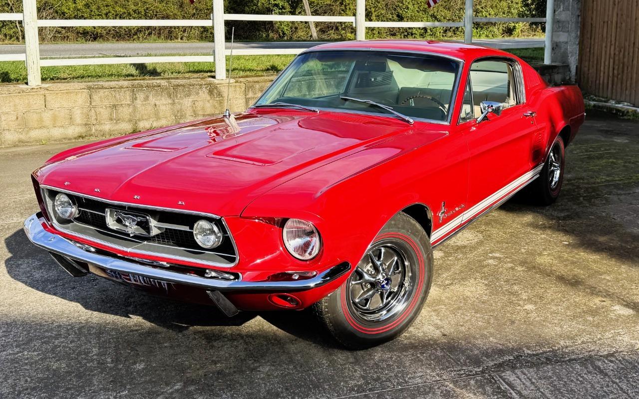 FORD Mustang FASTBACK CODE A - 1967 LesAnciennes.com