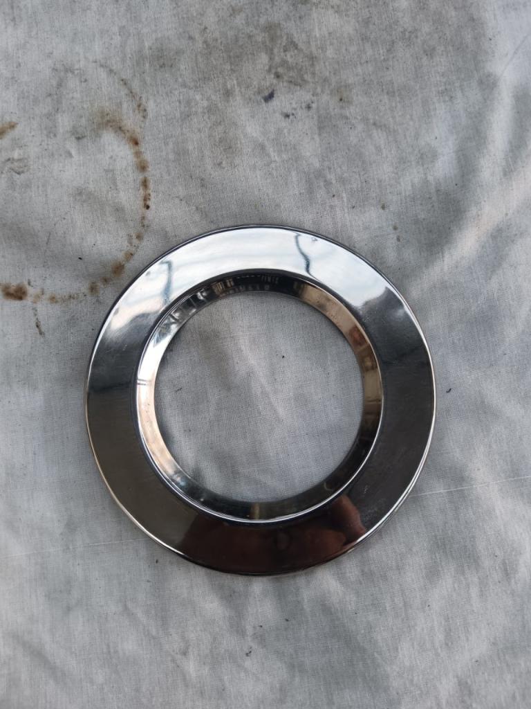 Enjoliveur de roue pour Ferrari Testarossa S1 LesAnciennes.com