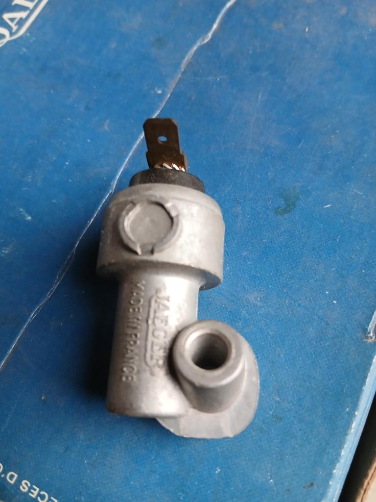 Manocontact RENAULT 4 (R4) LesAnciennes.com