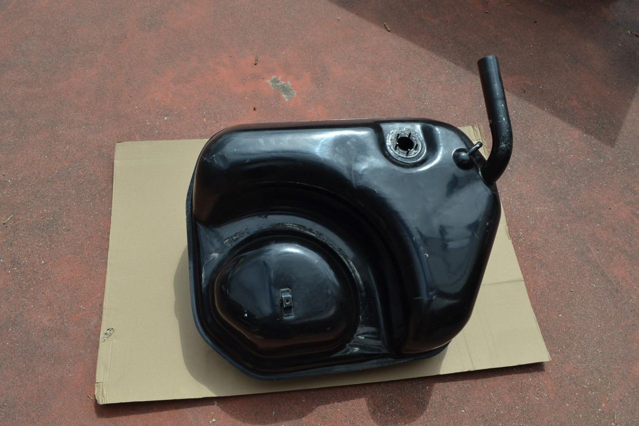 Réservoir essence PORSCHE 911 3L Turbo LesAnciennes.com