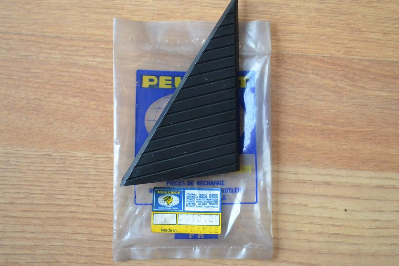 Enjoliveur intérieur rétroviseur G PEUGEOT 305 LesAnciennes.com