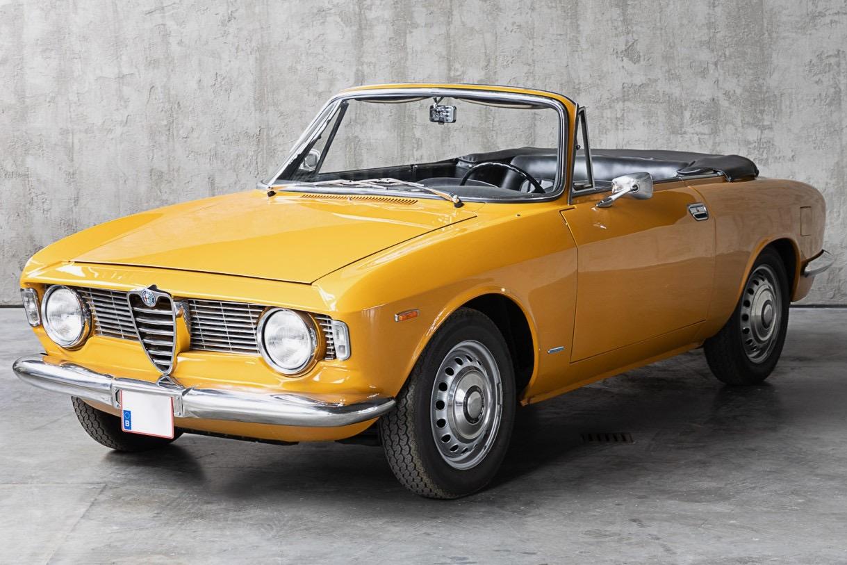 ALFA ROMEO Giulia GTC - 1966 LesAnciennes.com