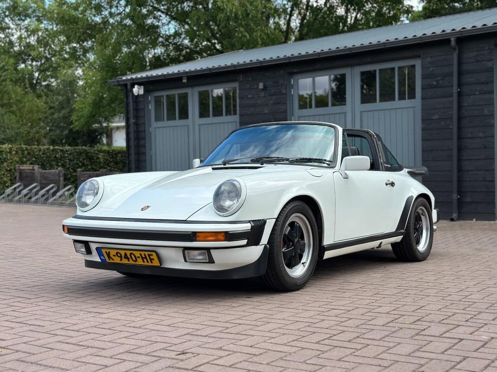 PORSCHE 911 Targa - 1988 LesAnciennes.com