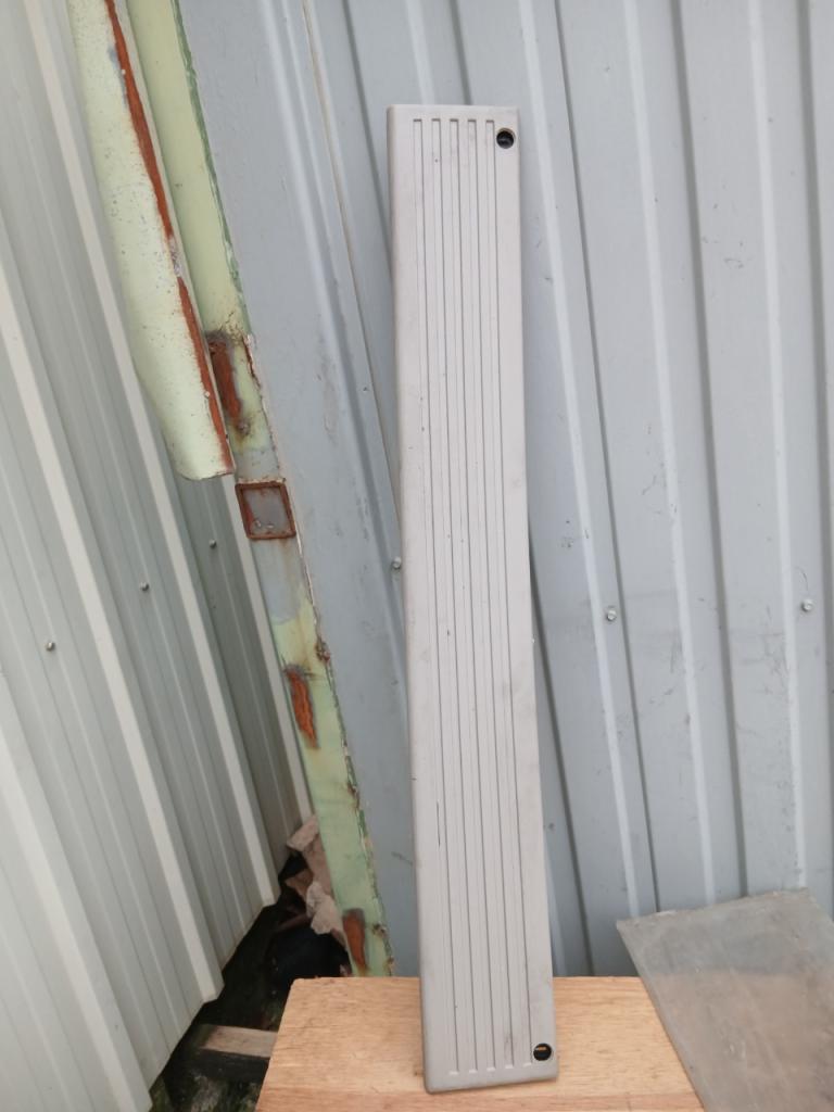 Bandeau RENAULT 4 (R4) LesAnciennes.com