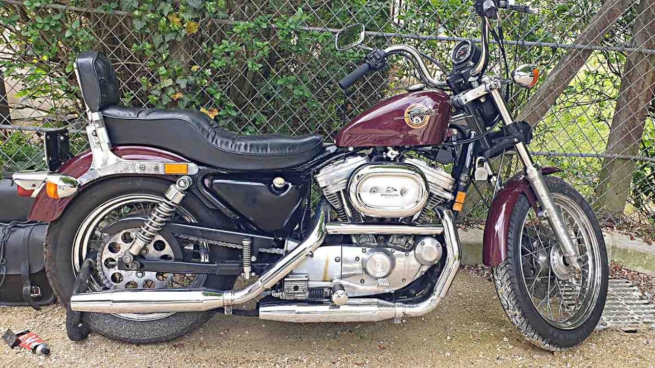 HARLEY DAVIDSON Sportster HUGGER_XLH_883 - 1992 LesAnciennes.com