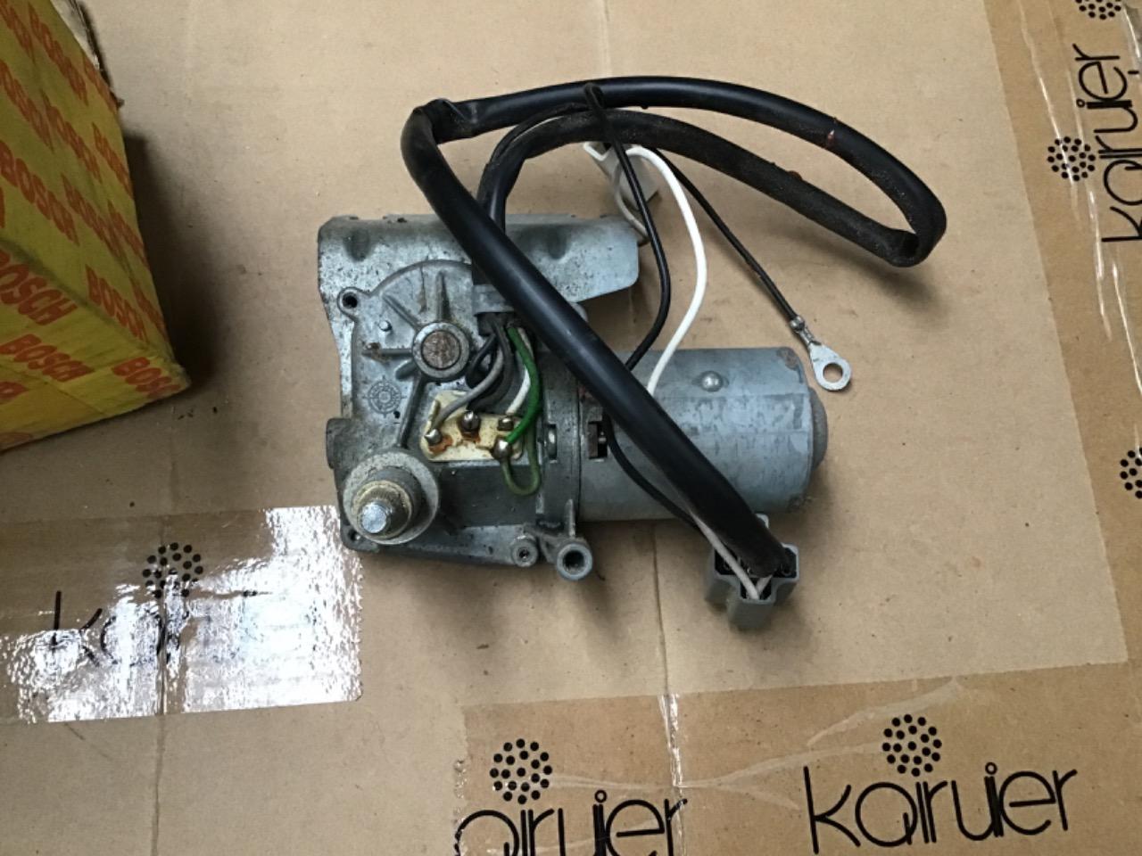 MOTEUR ESSUIE GLACE ARRIÈRE NEUF PEUGEOT 305 LesAnciennes.com