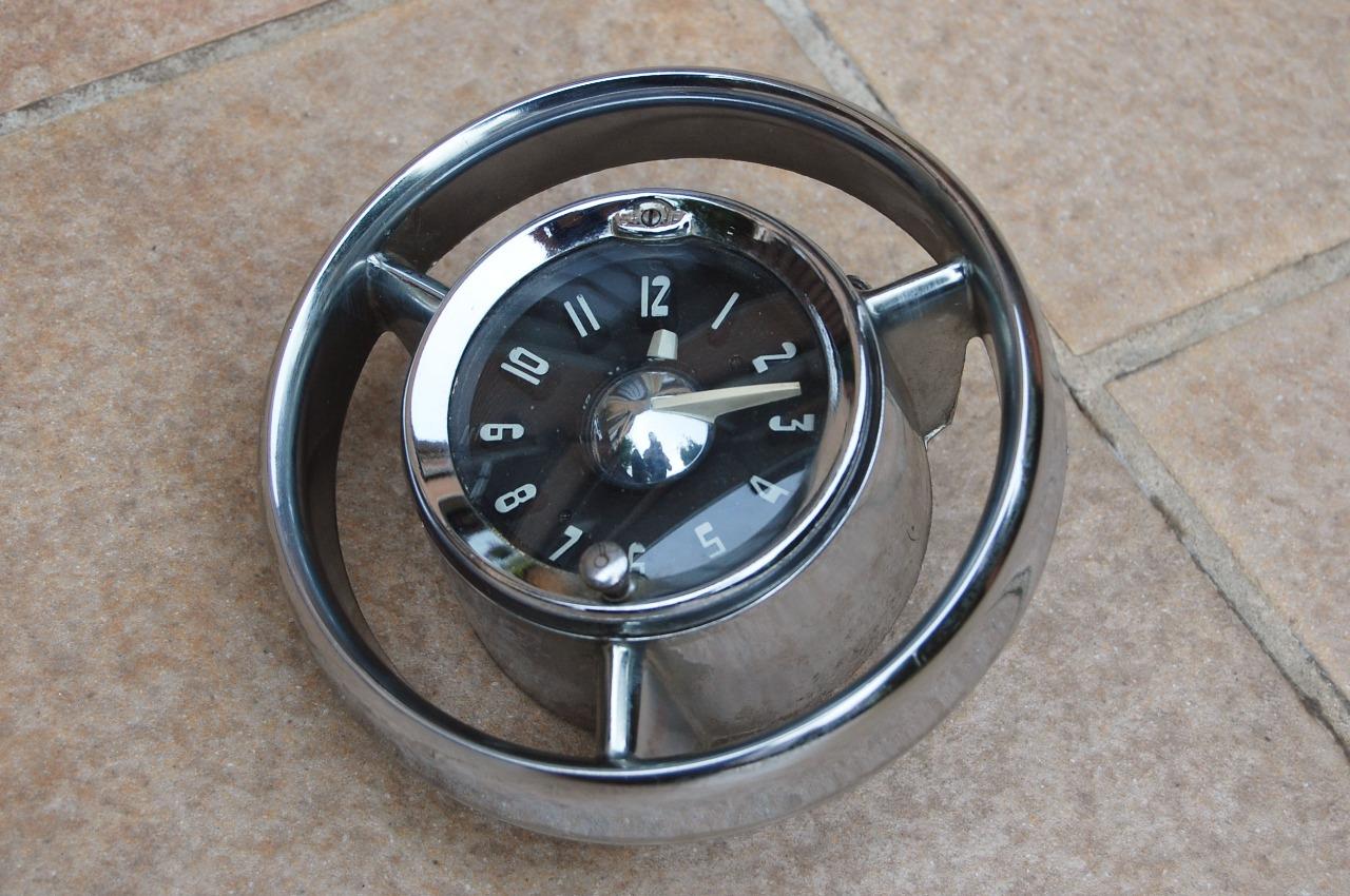 Horloge Pontiac Chieftain 1952 USA oldtimer LesAnciennes.com