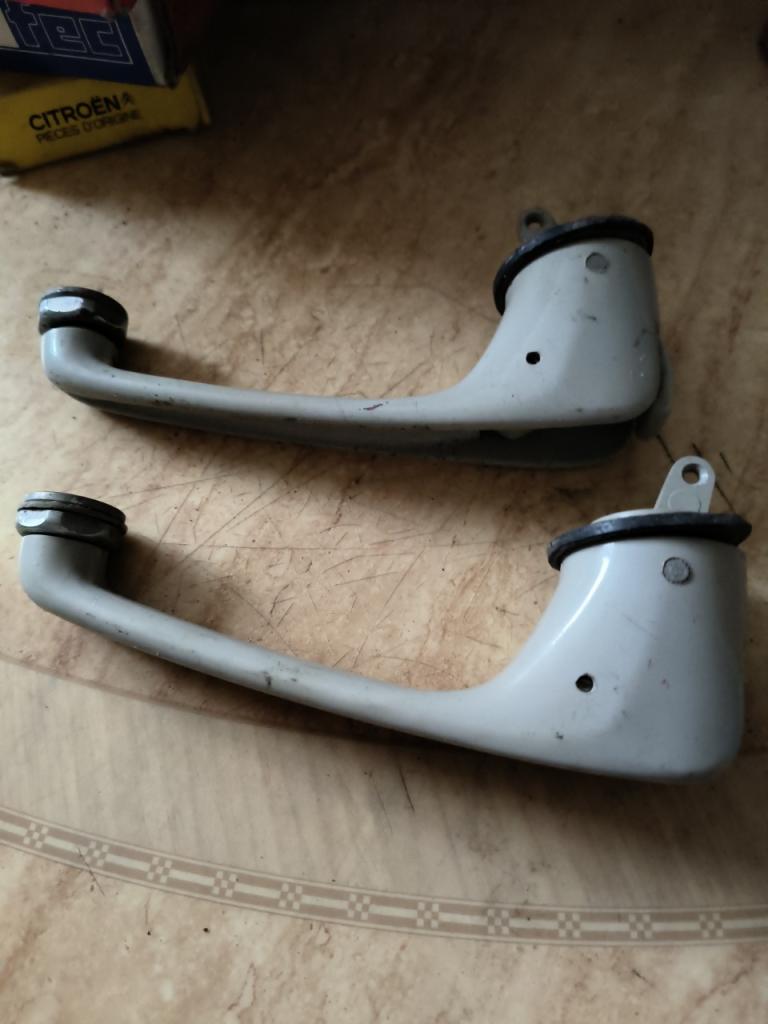 Pièces CITROEN ID lot poignées de portes avant de LesAnciennes.com