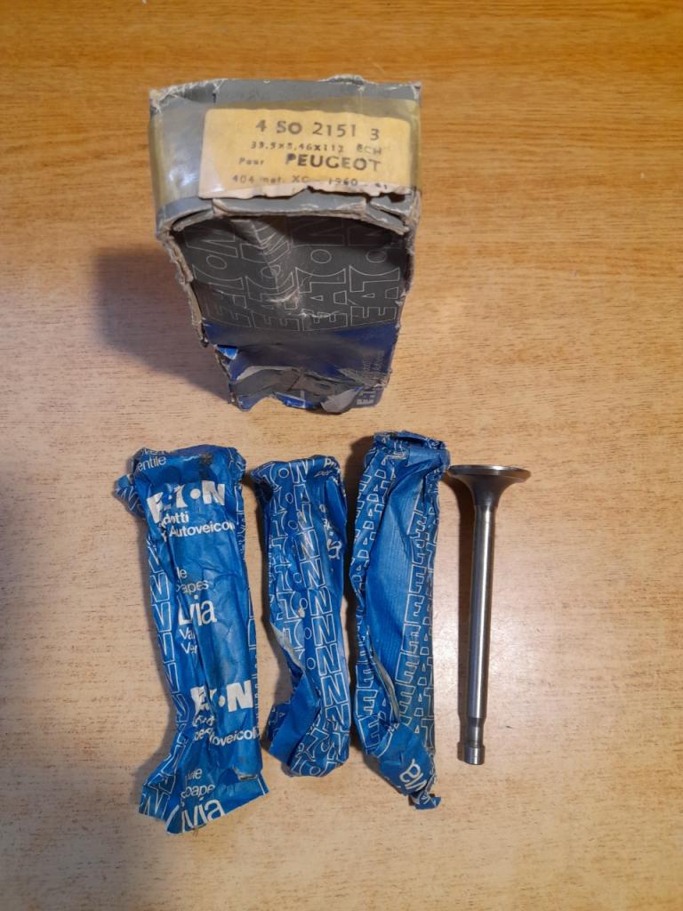 Soupapes d'échappement Peugeot 404 SO2151-3 LesAnciennes.com
